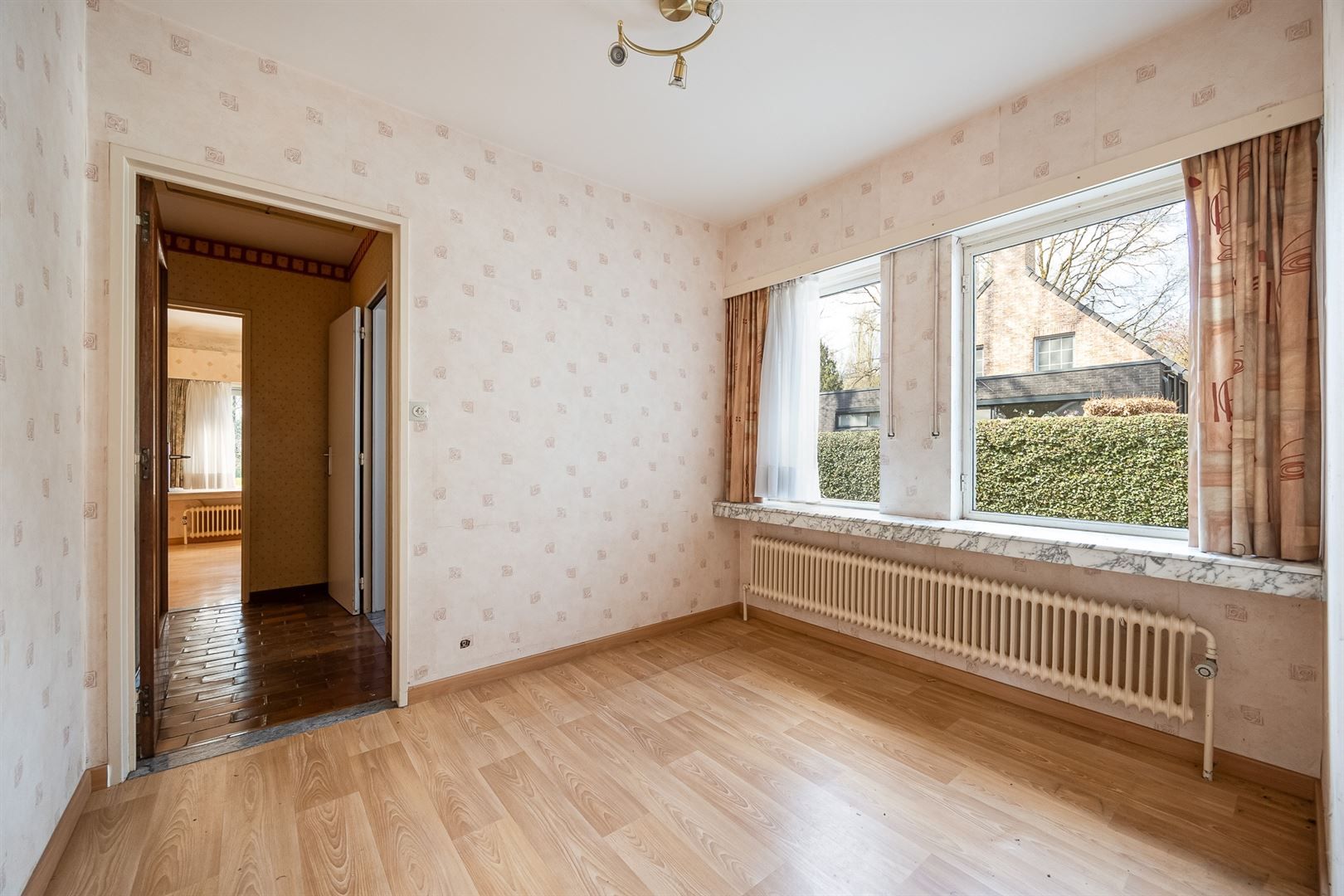 Te renoveren laagbouwvilla met Engelse tuin foto 12