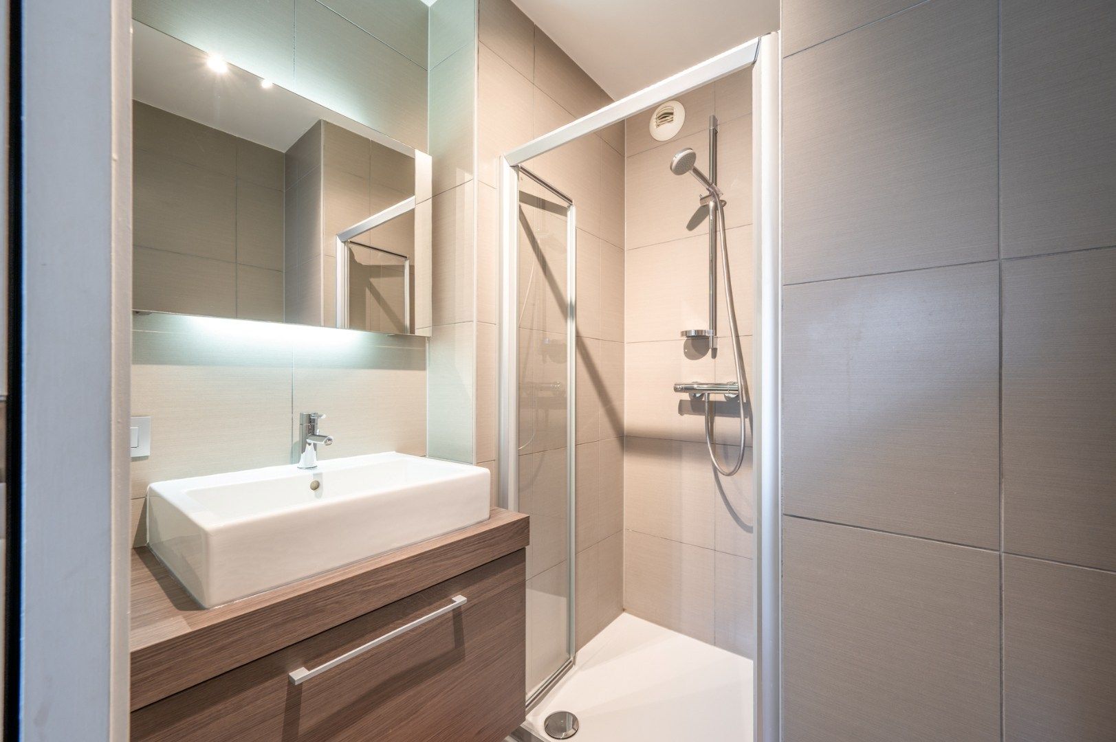 Mooi gemeubeld appartement op een rustige ligging, op wandelafstand van de Lippenslaan foto 12