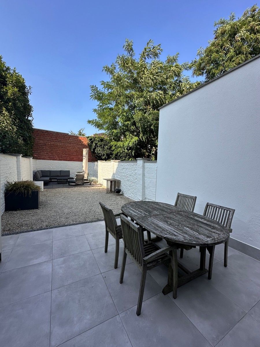 Prachtig bemeubelde studio met terras/ tuin foto 6