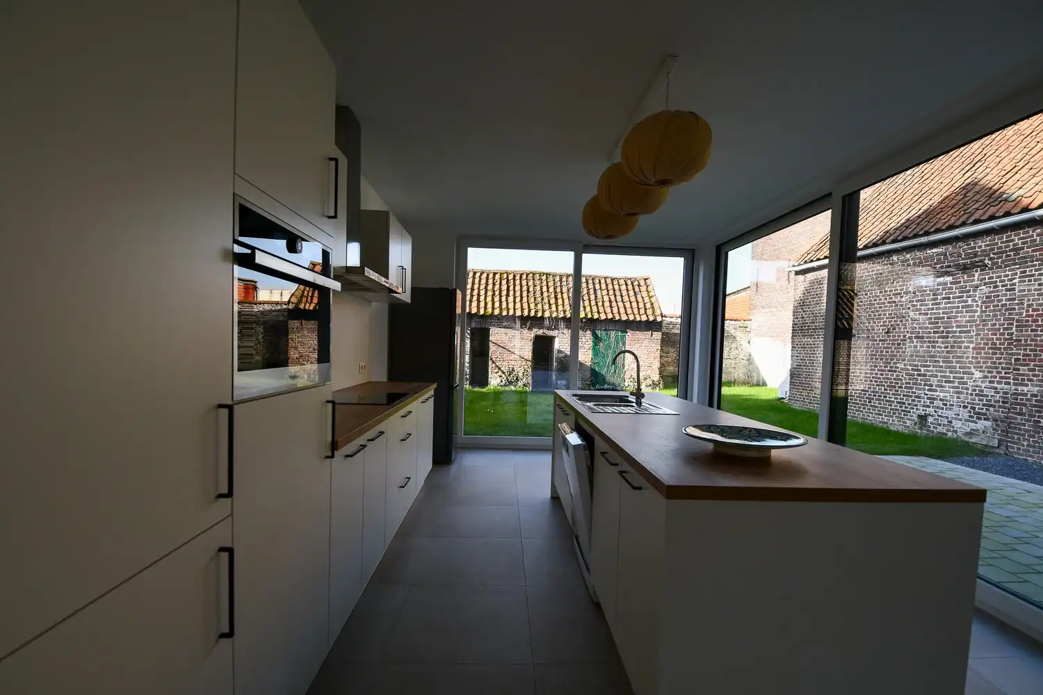 Volledig gerenoveerde dorpswoning met 3 slaapkamers foto 3