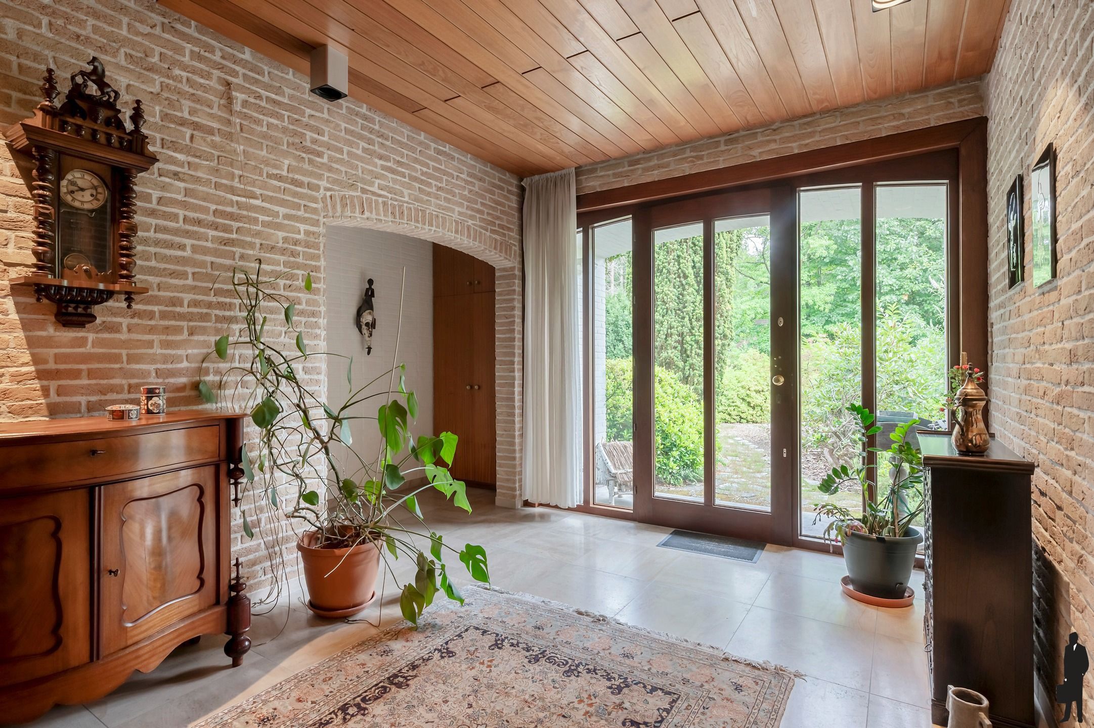 Residentieel gelegen villa op zonnig perceel van ca. 2467m²  foto 3
