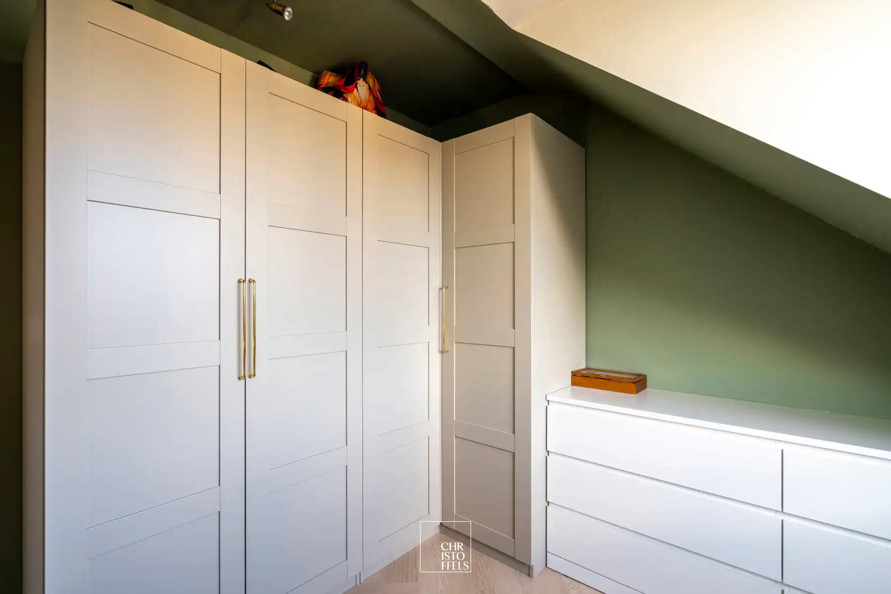 Stijlvol gerenoveerd 2-slaapkamerappartement (101m²) met garagebox in Lanaken!  foto 15
