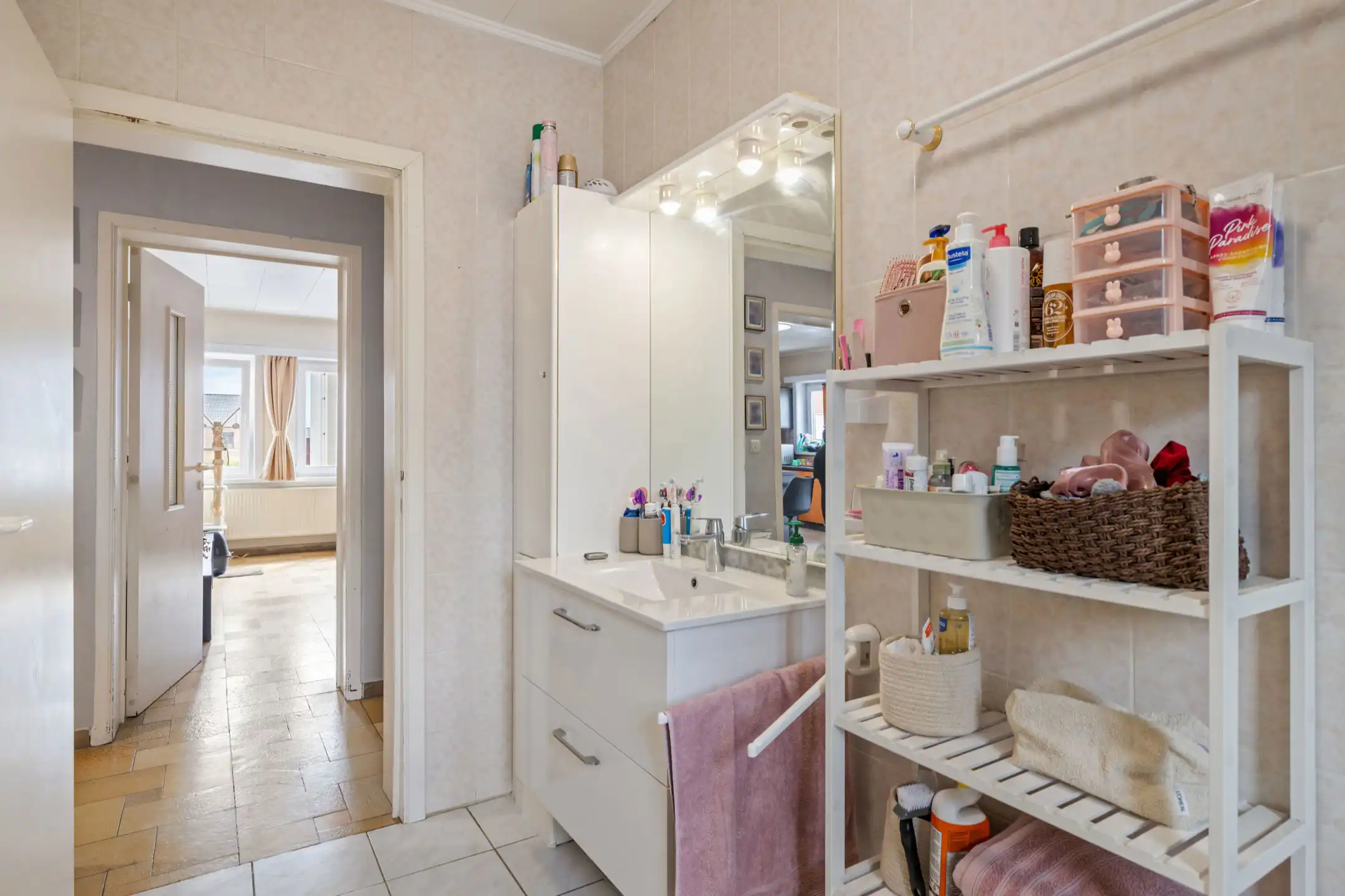 Bel-etage met 3 garages en tuin in het centrum van Bever foto 14