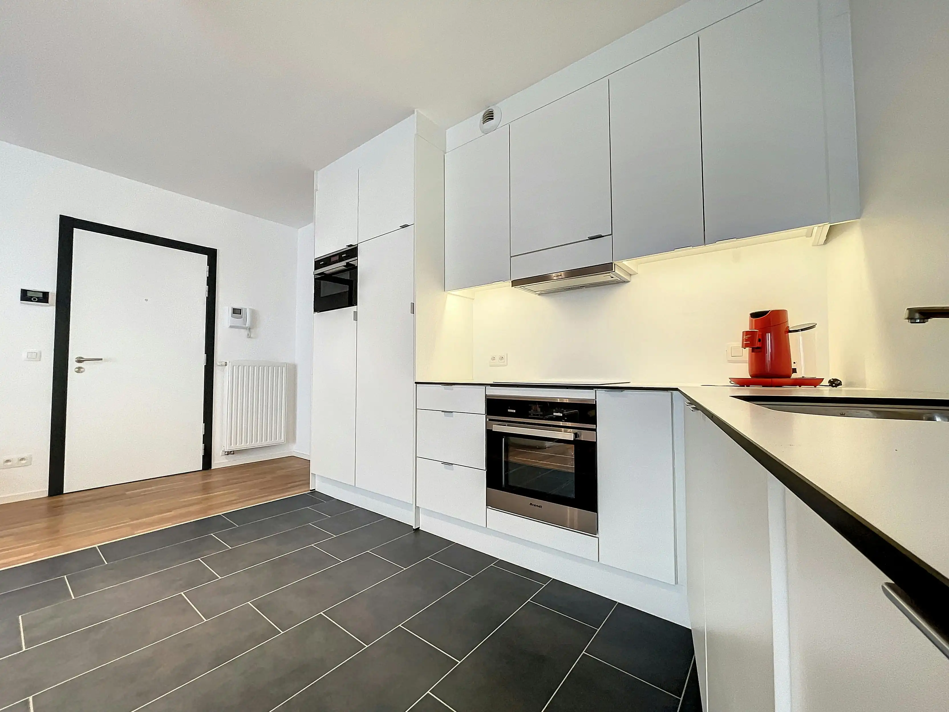 Appartement te Brussel nabij Rouppe en Zavel foto 5