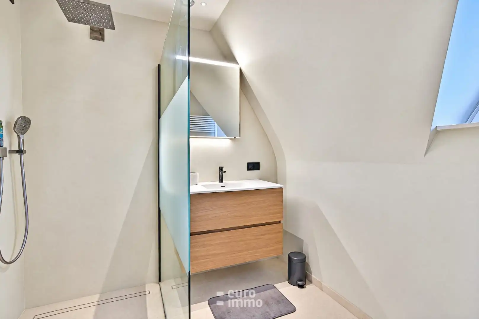 Luxueus appartement met 3 slaapkamers nabij de gerenommeerde havengeul te Nieuwpoort-bad! foto 14