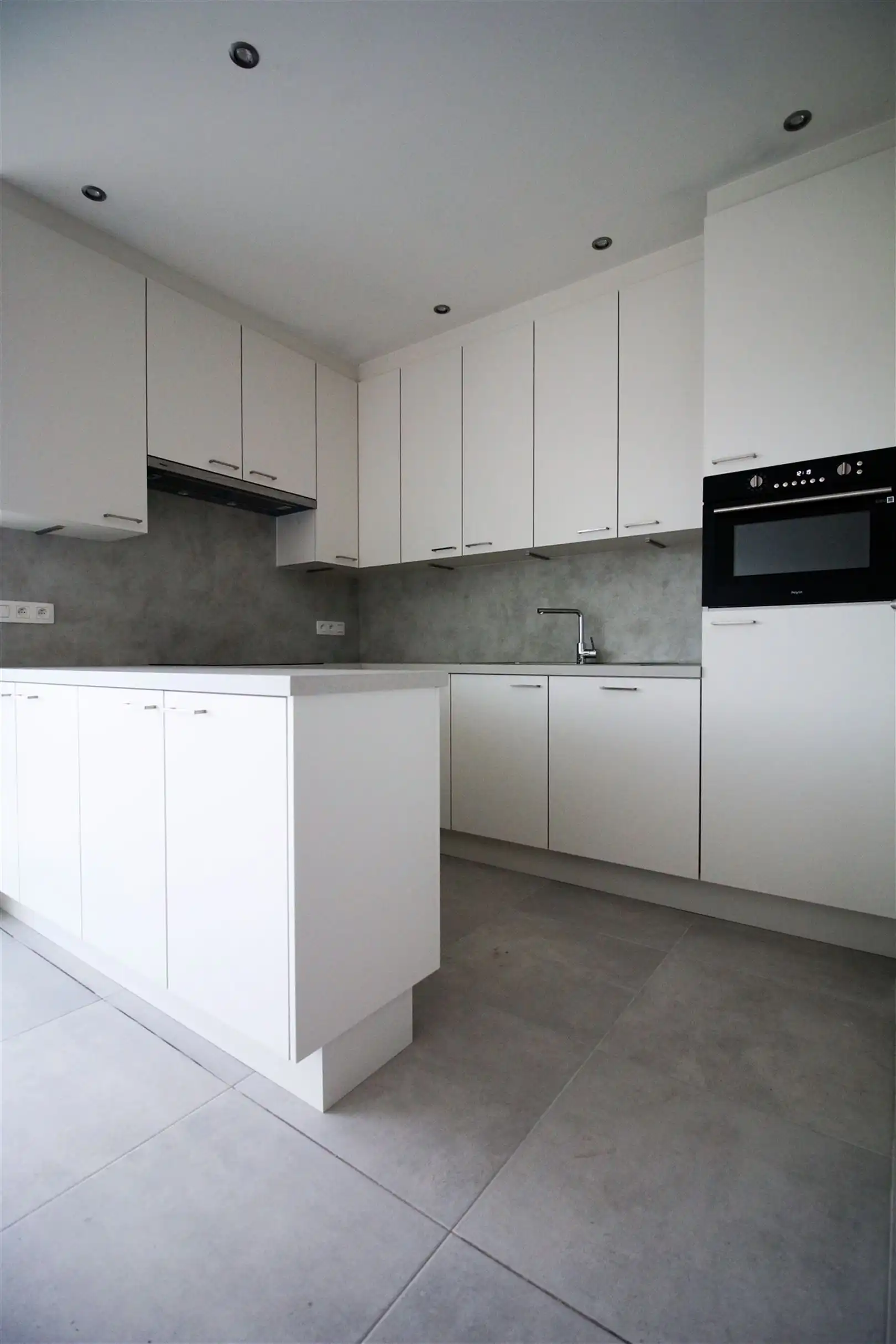 Nieuwbouw appartement met 2 slaapkamers, terras en parking foto 2