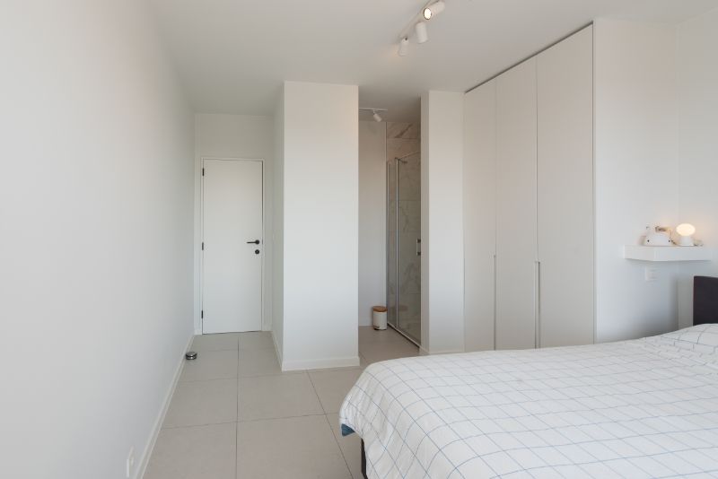 Gerenoveerd 3-slaapkamer doorloop appartement met frontaal zeezicht te koop foto 10