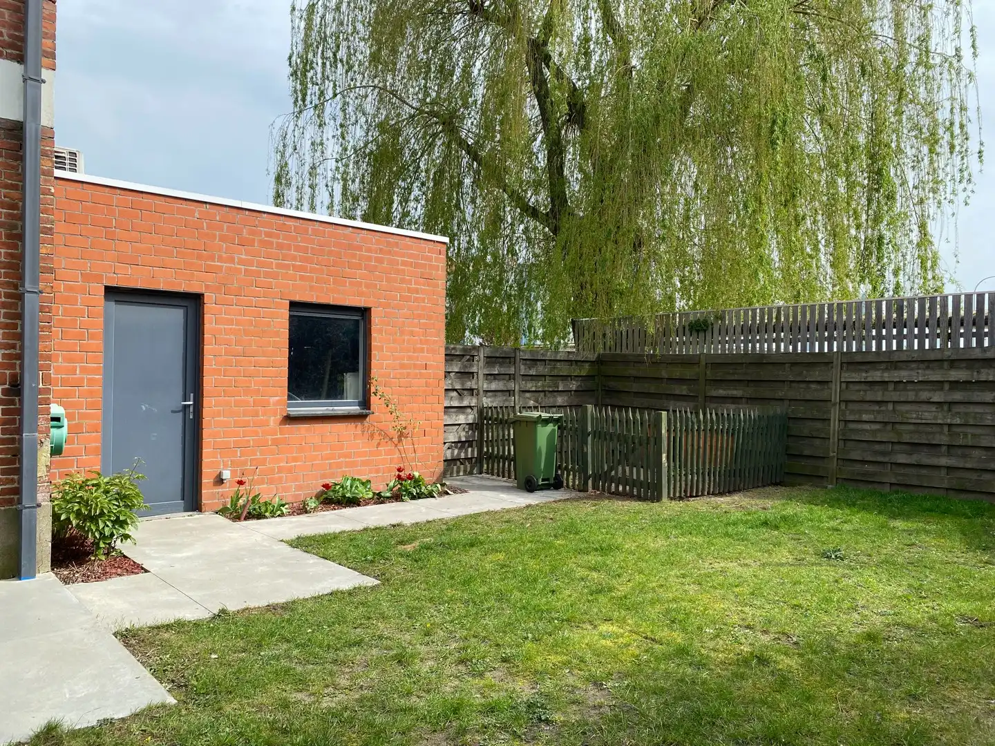 Karaktervolle gerenoveerde woning met garage en tuin foto 15