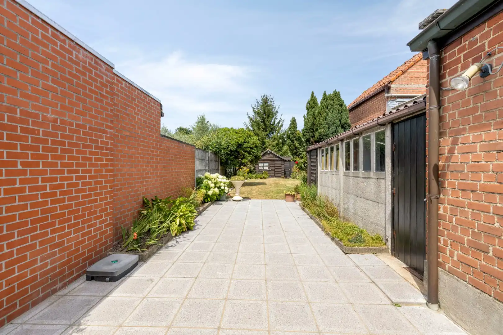 Te renoveren woning met garageweg achteraan! foto 10