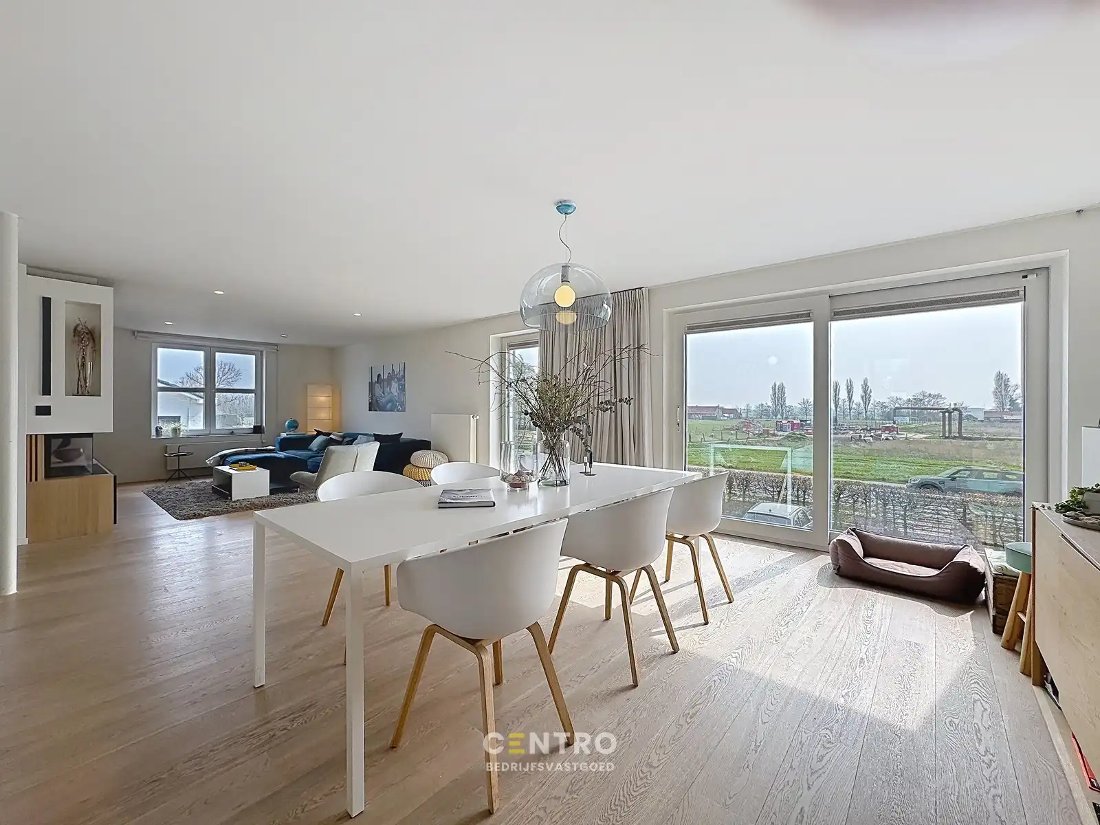 Modern en instapklaar WOON-WERKPAND met professionele ruimten, lichtrijk & ruim APPARTEMENT met zonneterras en aangelegde tuin. foto 15