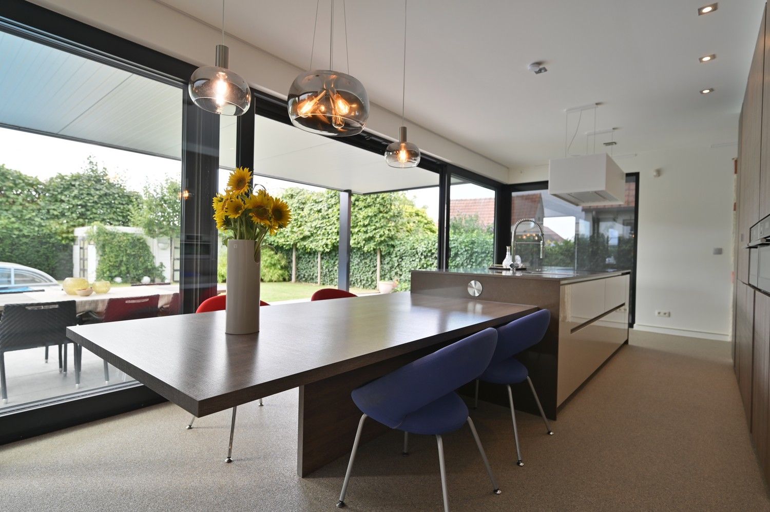 Moderne woning uit 2013 met 3 slaapkamers, 2 badkamers en buitenzwembad, gelegen in het mooie Meeswijk foto 13
