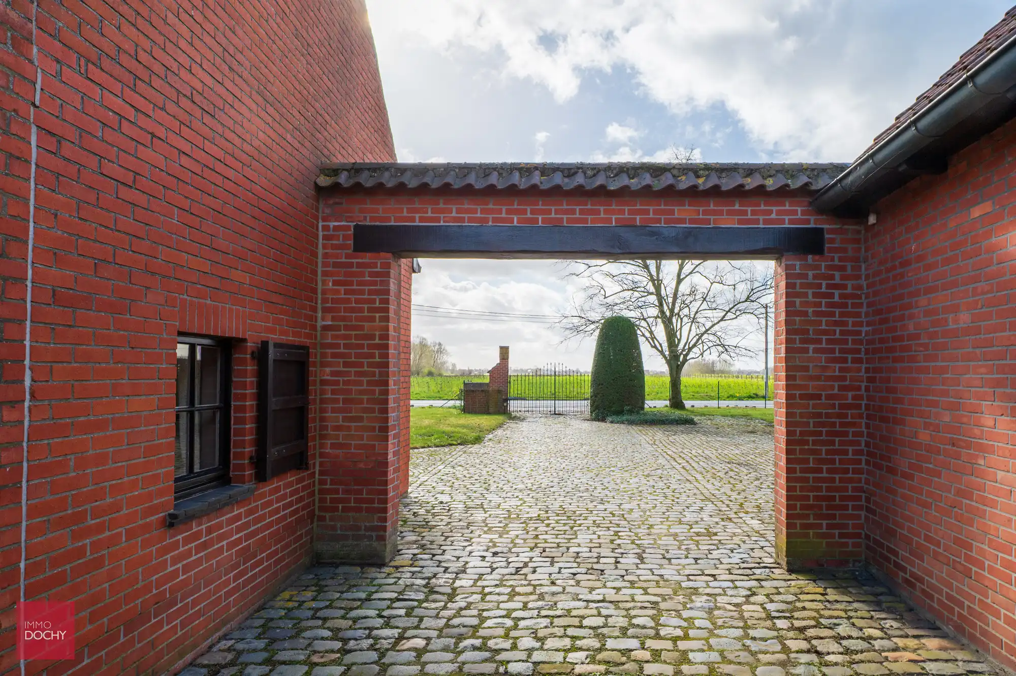 Villa met paardenstallen op 4.876m² foto 14