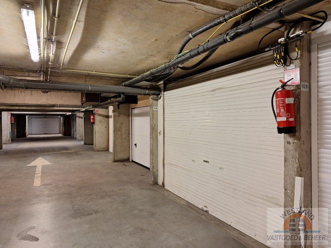Gesloten garage foto 2