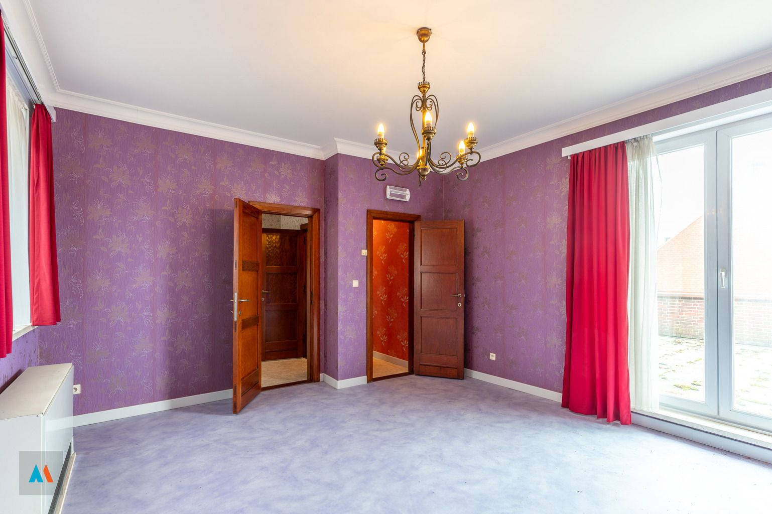 Gezinswoning met ruime loods foto 15