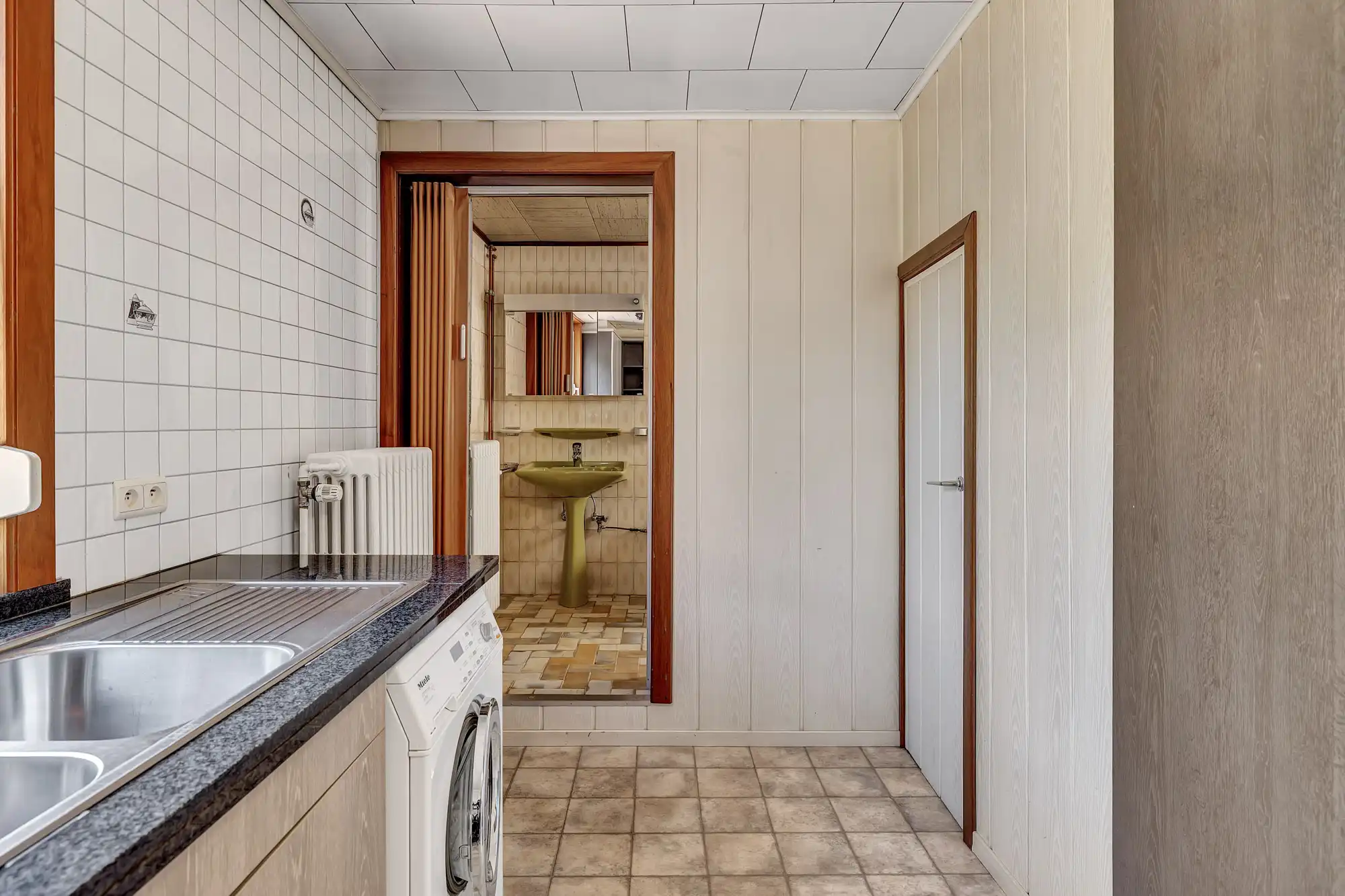 Te renoveren ruime handelswoning foto 12