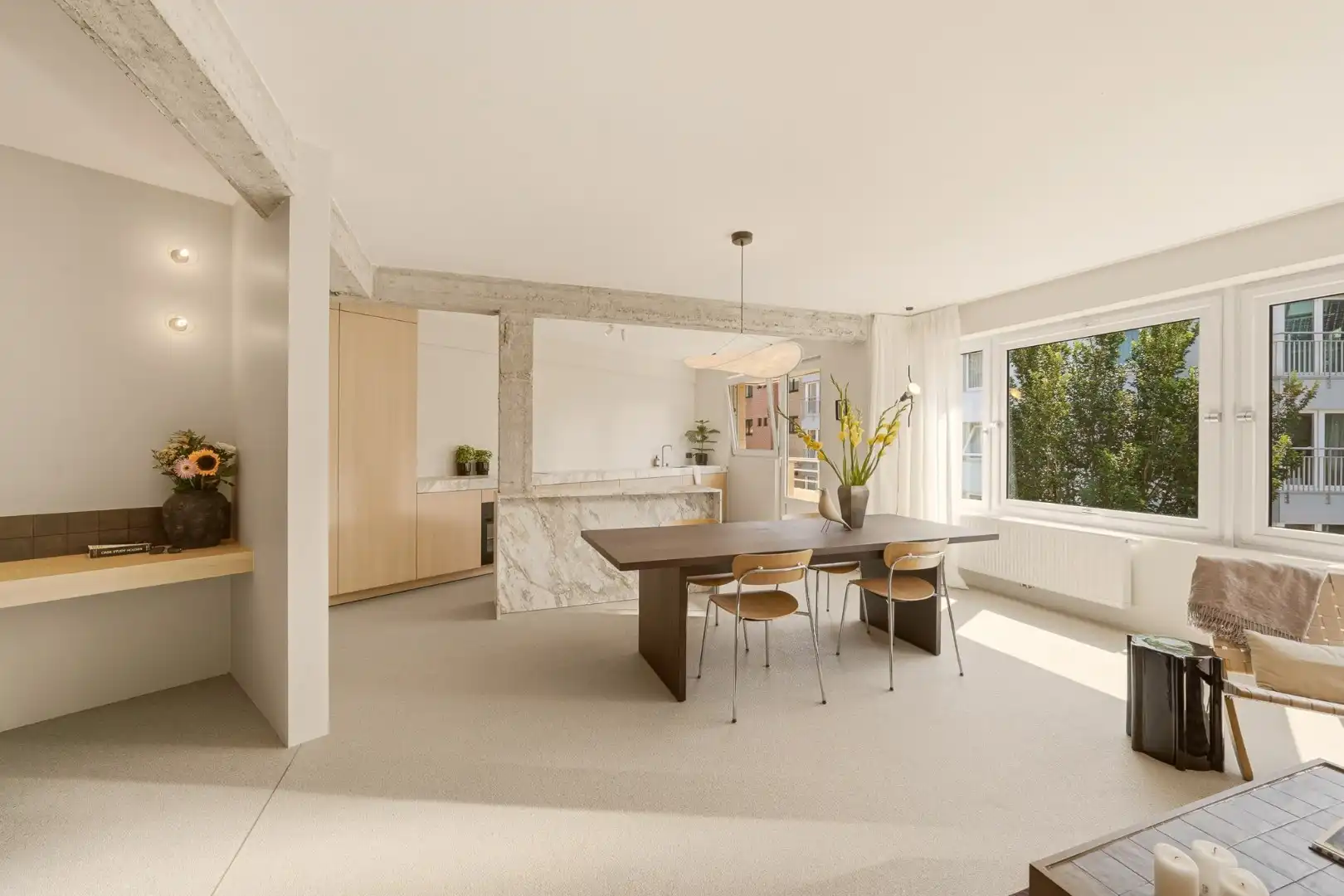 Stijlvol gerenoveerd stadsappartement met maatwerk, 2 slaapkamers en veel bergruimte foto 2