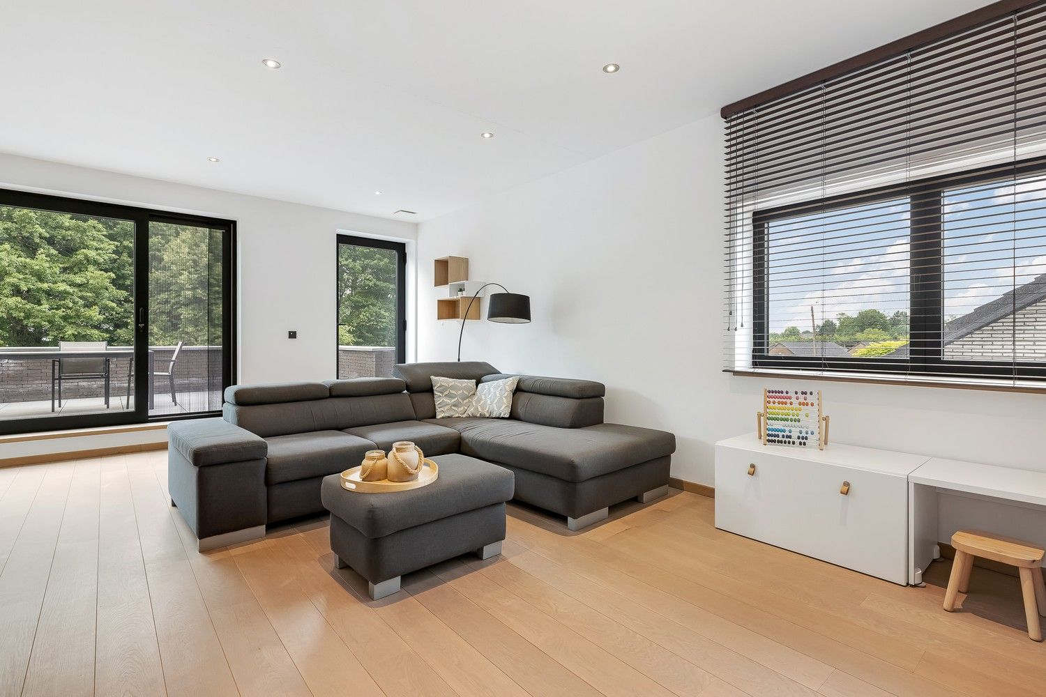 Ruim duplex appartement met 2 garages foto 4