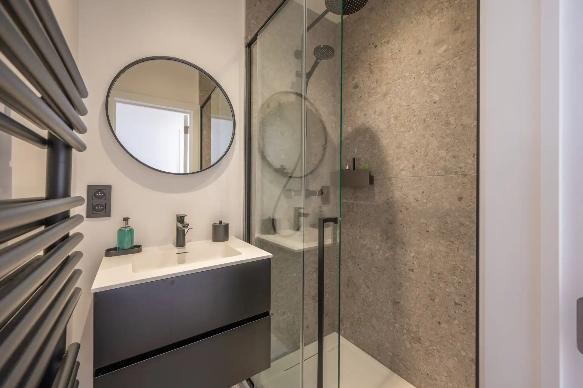 Prachtig twee slaapkamer appartement met zijdelings zeezicht, vlak bij de Kustlaan foto 12