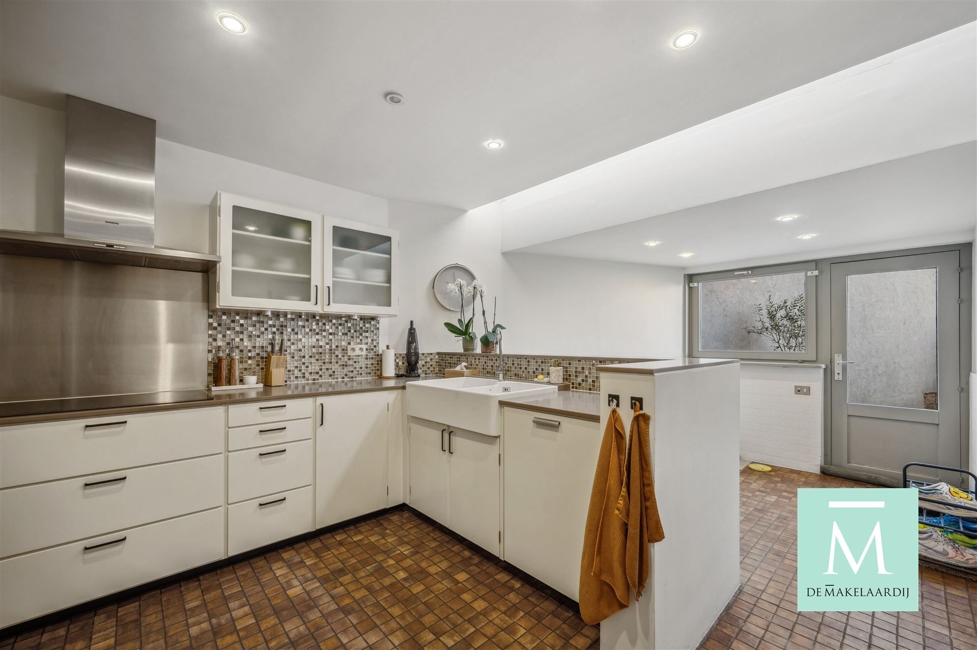 Zeer ruime en charmante woning met fijne tuin en ruime garage foto 15