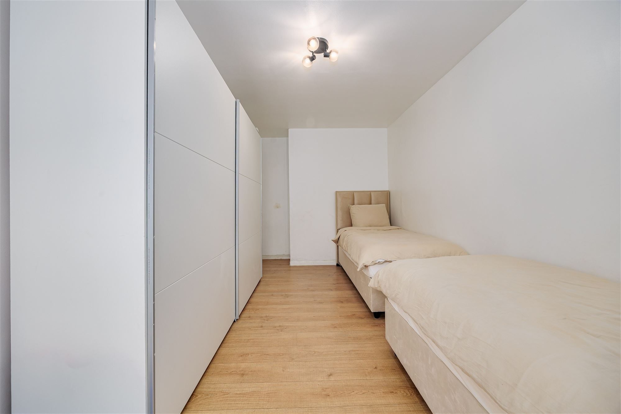 Vergund betonnen opbrengsteigendom met 3 appartementen + garagebox foto 11