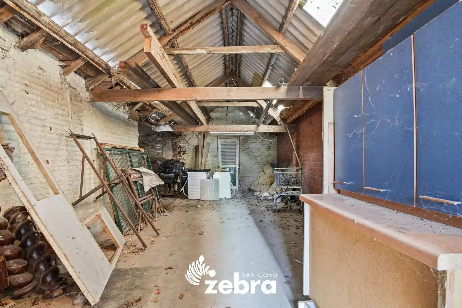 Charmante hoekwoning met garage en ruime bijgebouwen in Meulebeke! foto 21