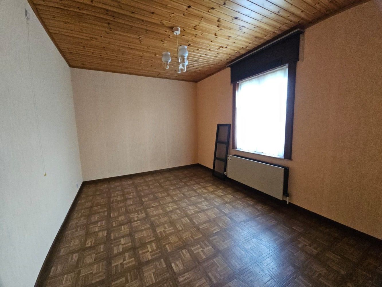 Volledig onderkelderde villa met zongerichte tuin foto 19