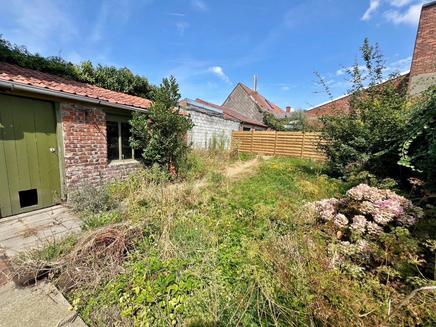 Charmante rijwoning met tuin en gezellige stadstuin.  foto 18