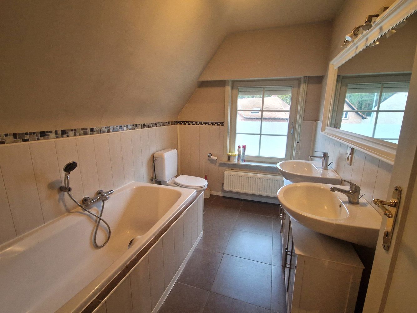 Karaktervolle Woning (OB) 3 Slpk met Magazijnruimte 100m² foto 7