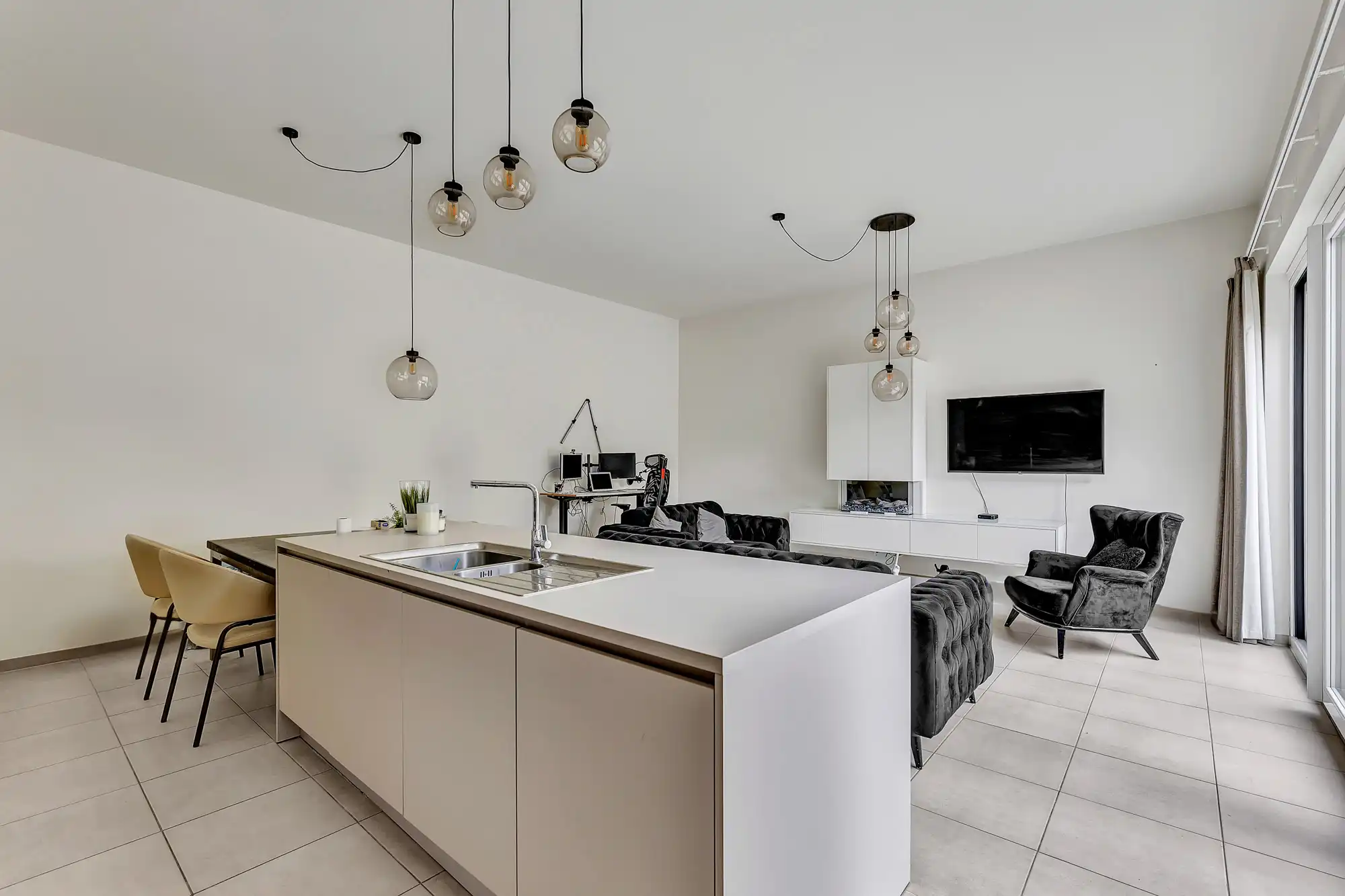 Recent en ruim gelijkvloers app met ruim terras foto 4