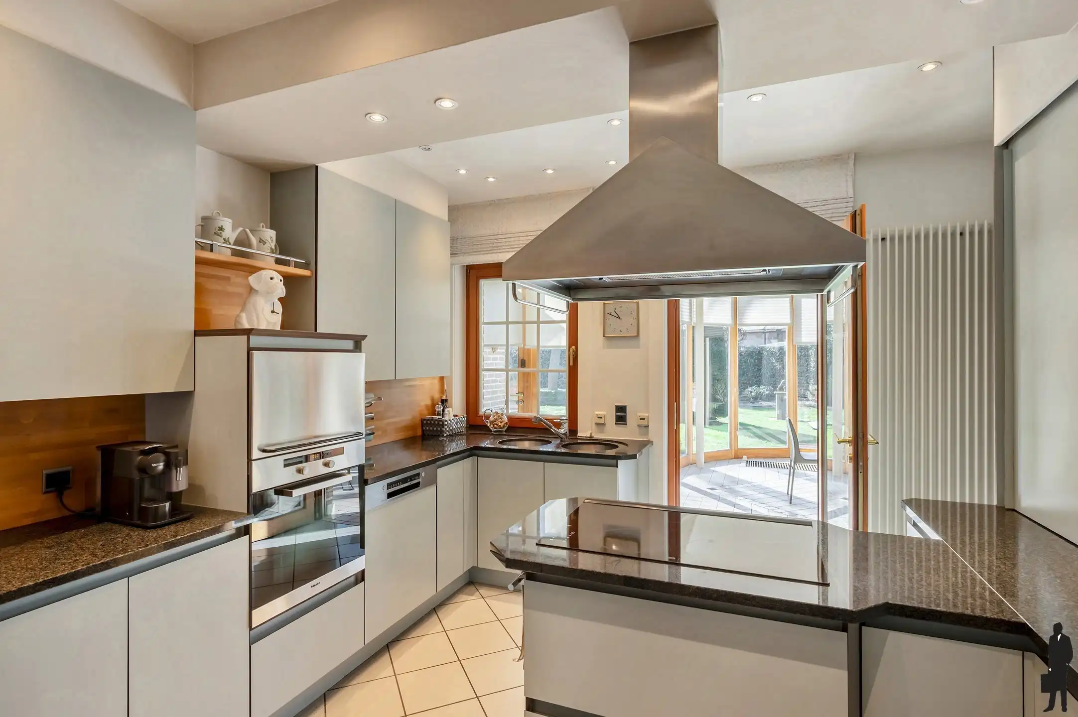 Prachtige en ruime woning gelegen in een rustige doodlopende straat te Mechelen. foto 10