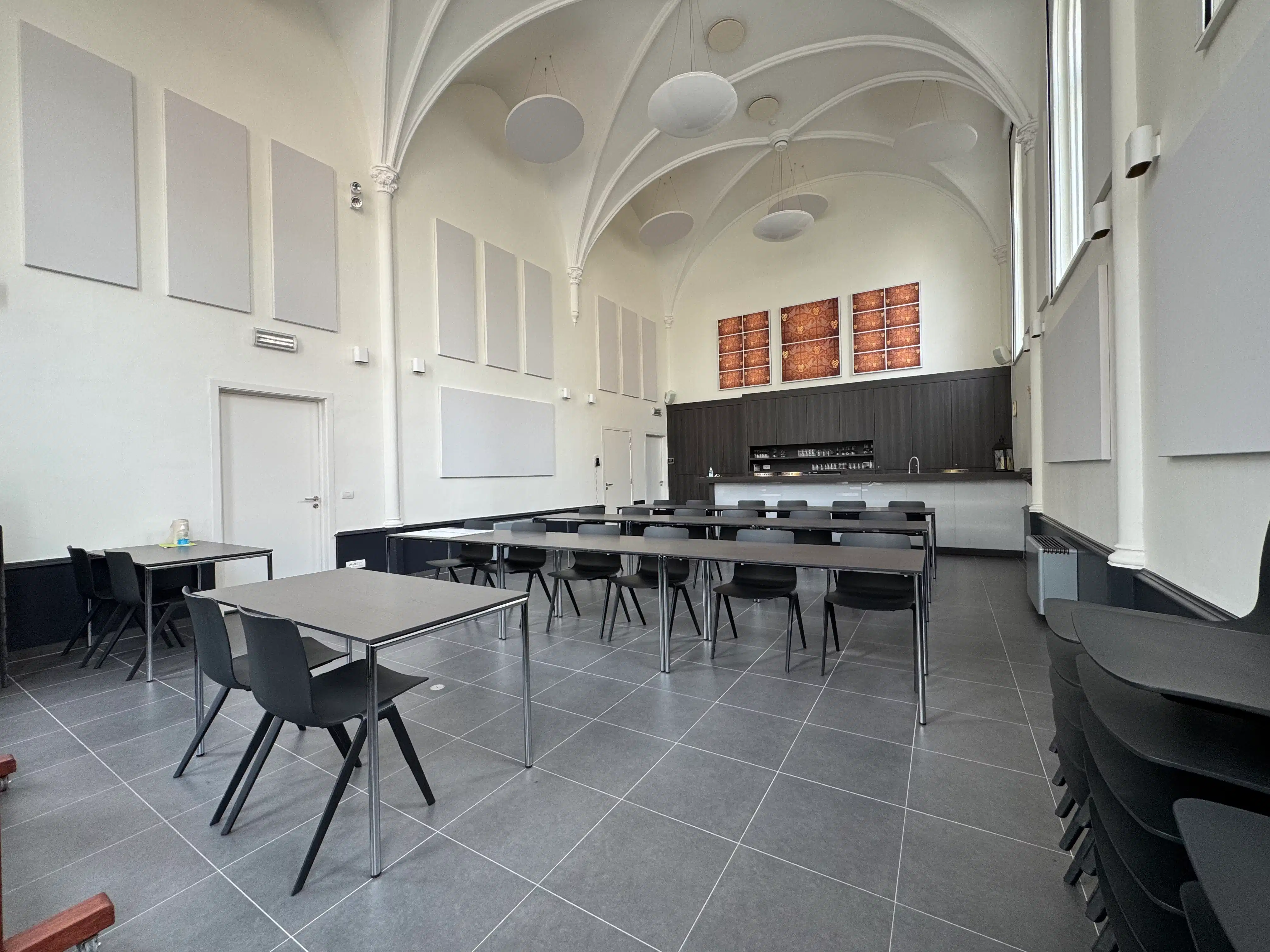 Instapklaar handelsgelijkvloers 250 m² Middelkerke foto 2