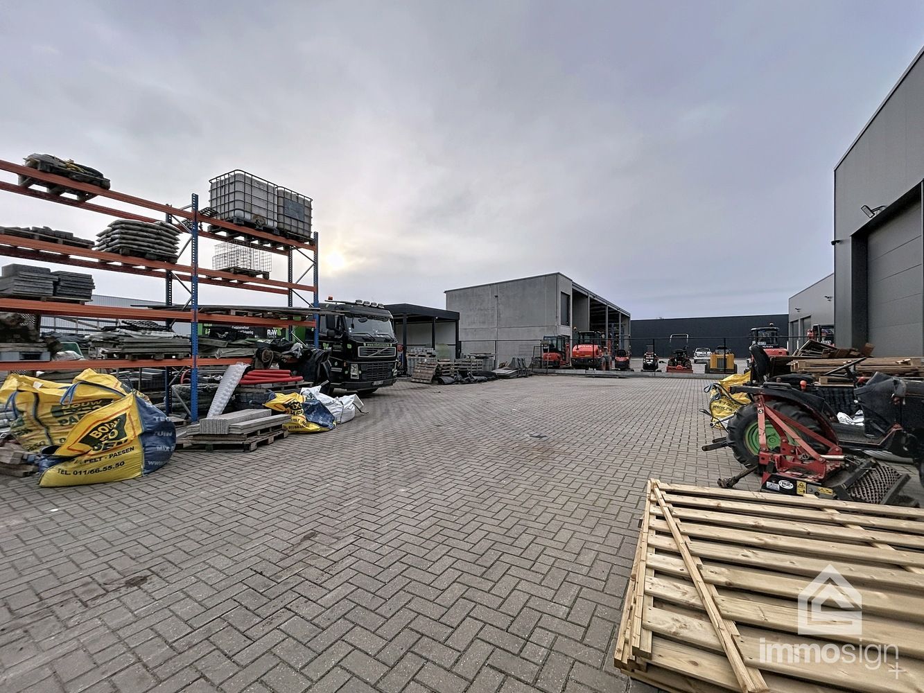 Veelzijdige halfopen bedrijfshal met kantoor en buitenruimte in Pelt! foto 24