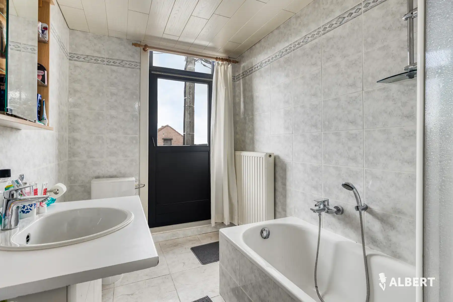 Opgrefriste opbrengsteigendom met 2 appartemente in Roosdaal foto 16