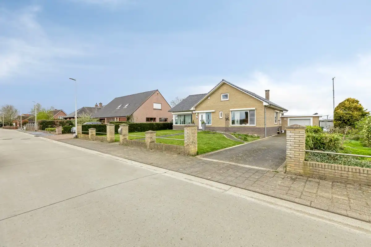 Charmante gezinswoning op ruim perceel foto 3