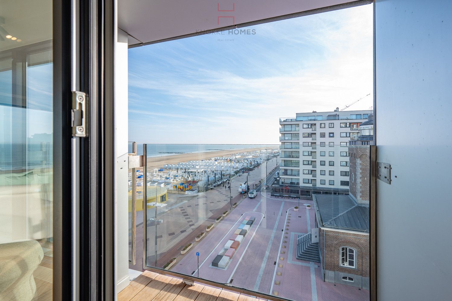 Compleet gerenoveerd appartement met 3 kamers op de hoek van de Zeedijk en het Lichttorenplein foto 14