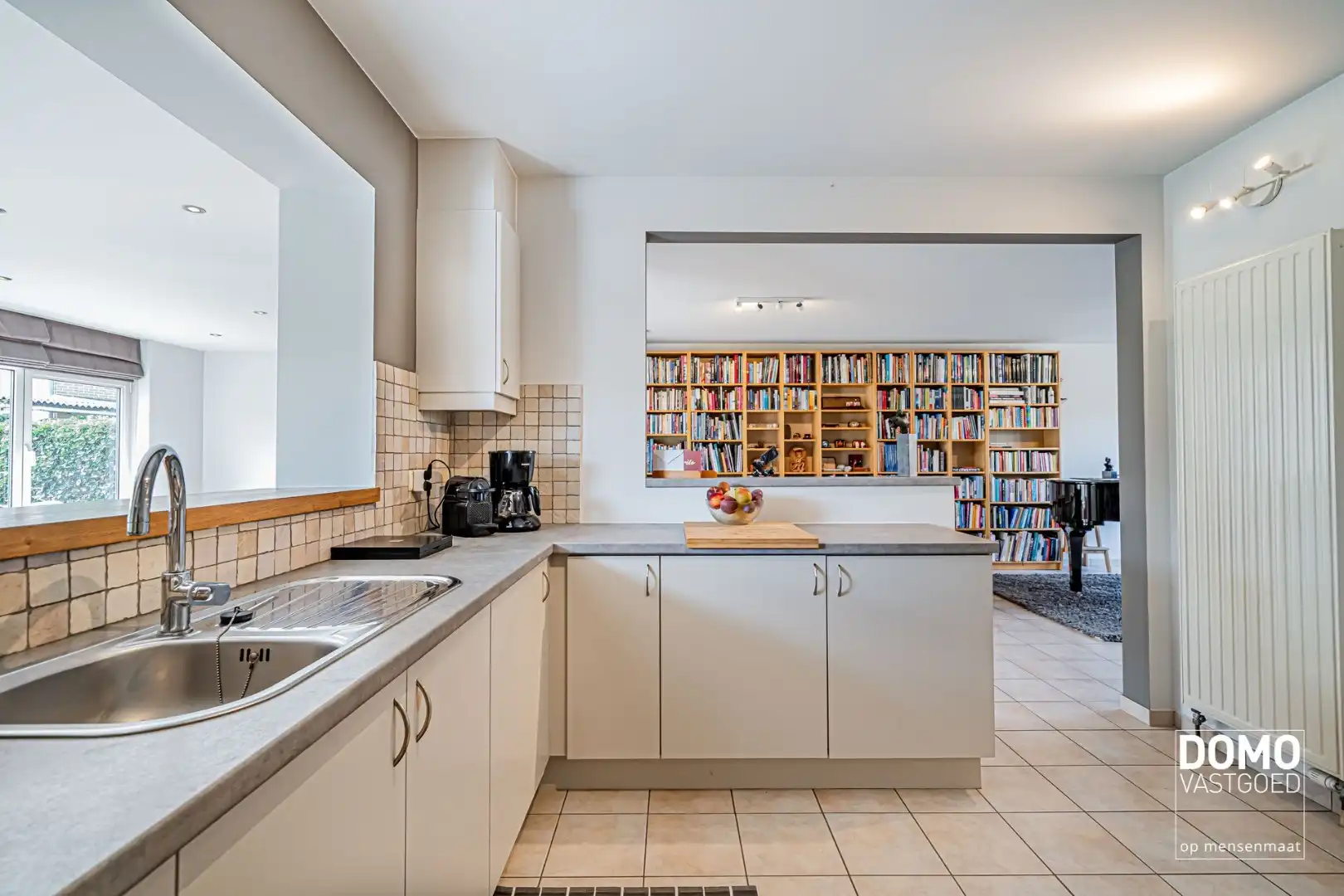 ZUIDWESTELIJK GEORIËNTEERDE DOORZONWONING MET LICHTRIJKE AANBOUW, GEZELLIGE TUIN EN RUIME GARAGE TE KURINGEN (HASSELT)  foto 9