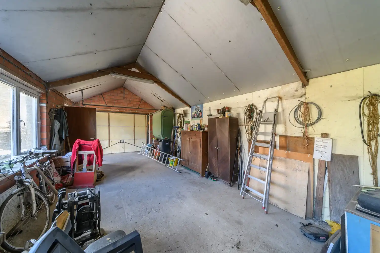 BEVEREN AAN DE IJZER: Zeer degelijke villa-bungalow met alle leefruimtes op het gelijkvloers, ruime garage en tuin op 772m² totale grondopp. foto 22