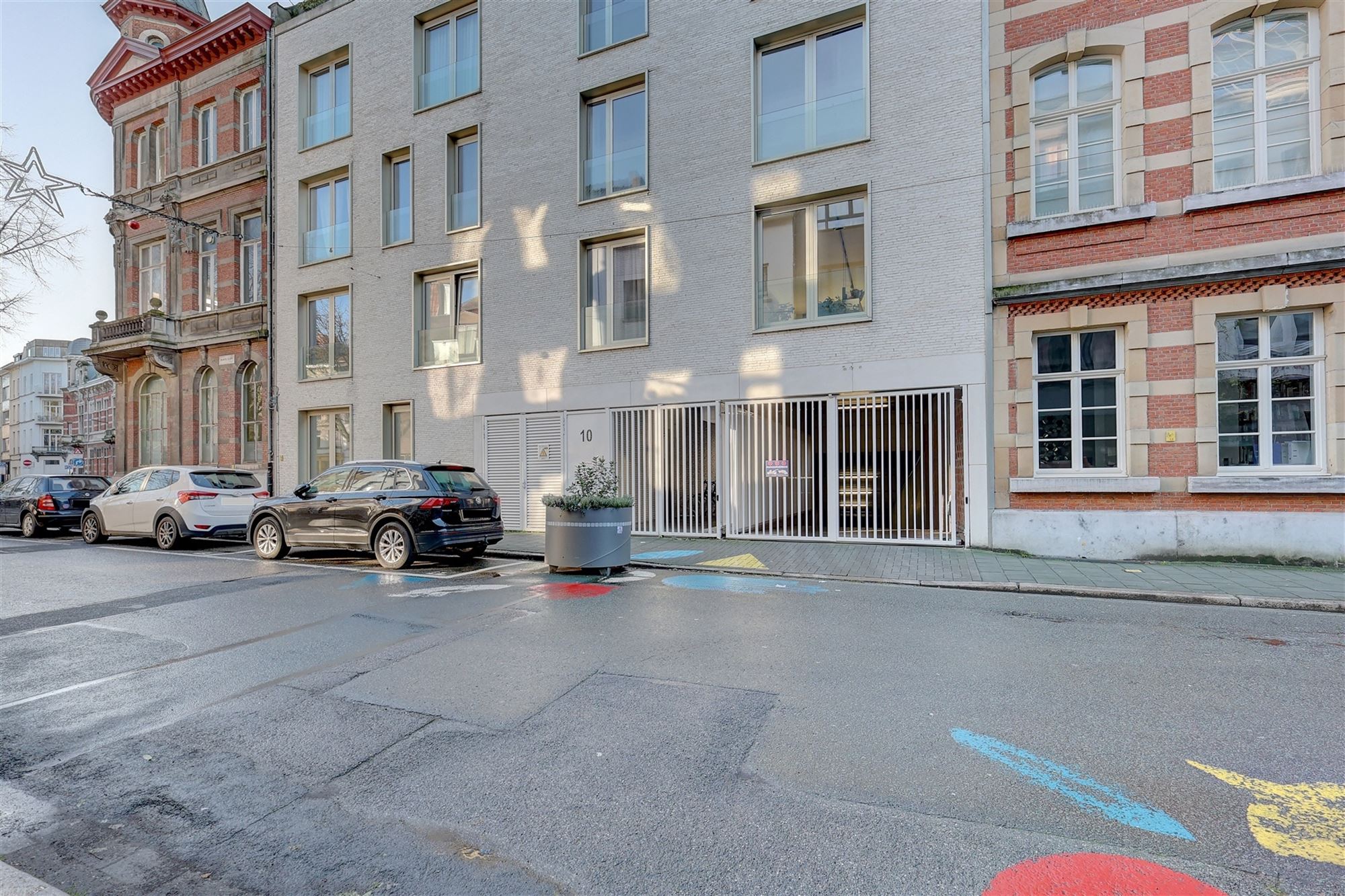 Twee ondergrondse motoplaatsen in hartje Antwerpen foto {{pictureIndex}}