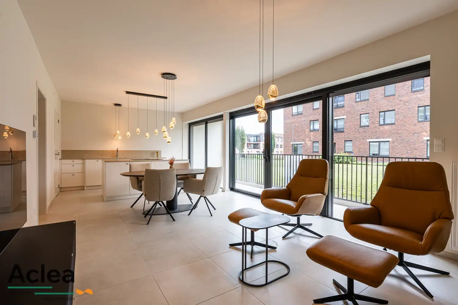 Hoogwaardig afgewerkt appartement met garage en ruim terras foto {{pictureIndex}}