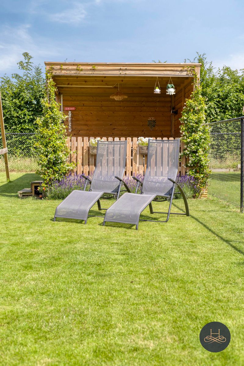 Recente moderne halfopen woning met zicht op groen foto 30