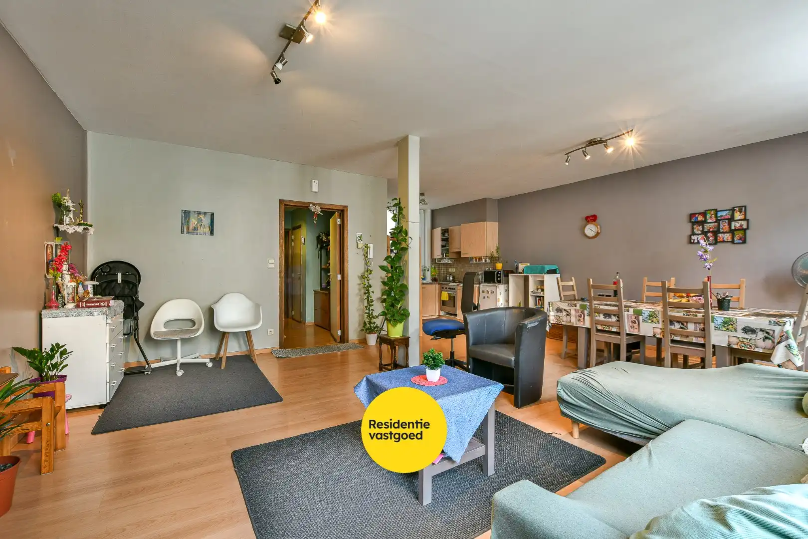 Instapklaar 2-slaapkamerappartement in centrum Blankenberge foto 2