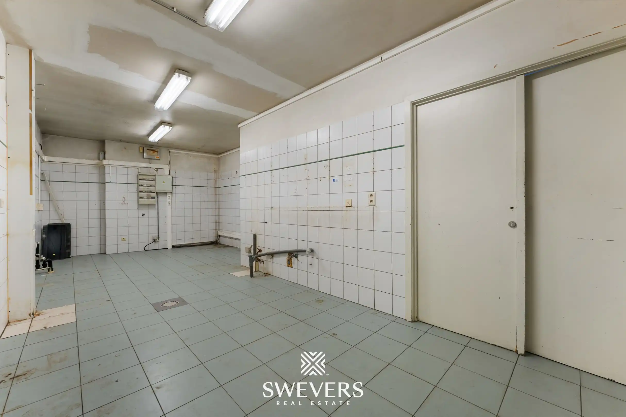 Commerciële opportuniteit met veel visibiliteit en ruimte in het centrum van Beringen foto 28