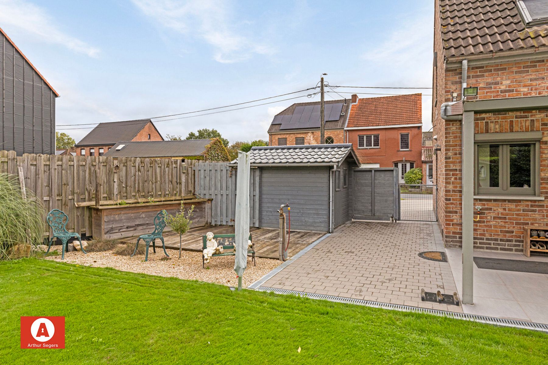 Energiezuinige open bebouwing met 3 slaapkamers op ruim 9a foto 21