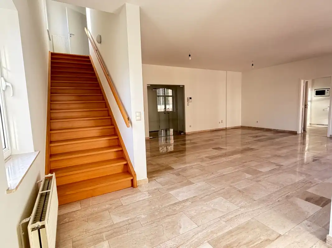 Instapklaar triplexappartement met 3 slaapkamers, 2 badkamers, garage + P in hartje Hoogstraten. foto 11