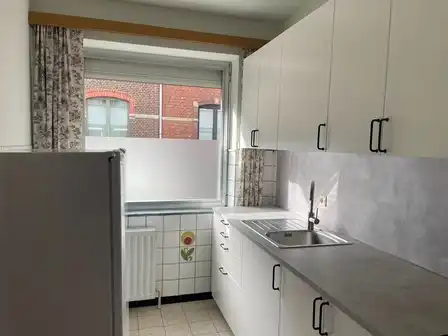 Gelijkvloers 2-slaapkamer appartement met terras en garage foto 8