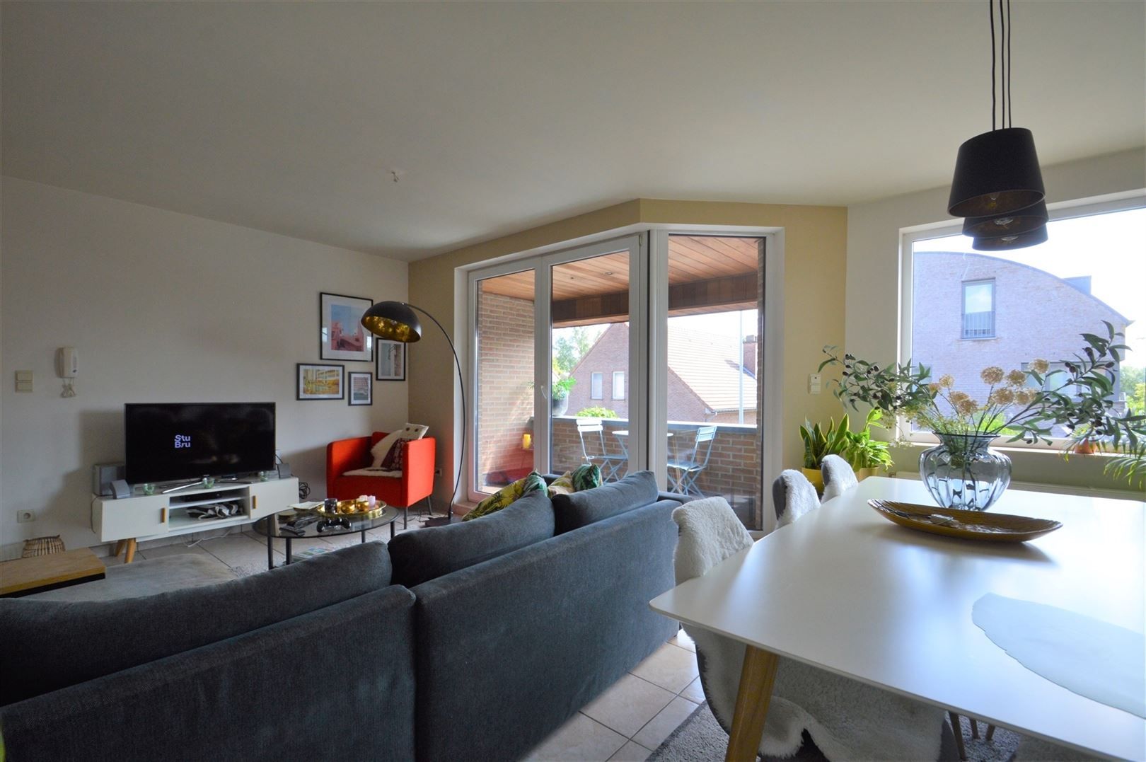 Instapklaar appartement op eerste verdieping met terras en garage. foto 3