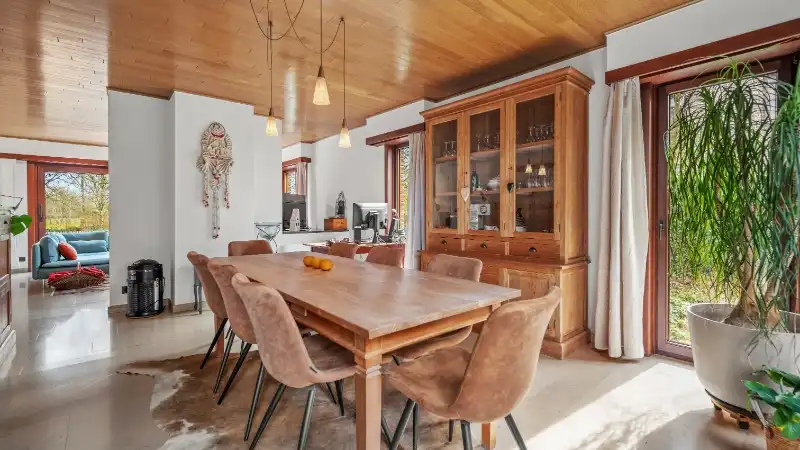 Ruime villa van 302m² op 36 are met zwembad en volledige onderkeldering foto 6