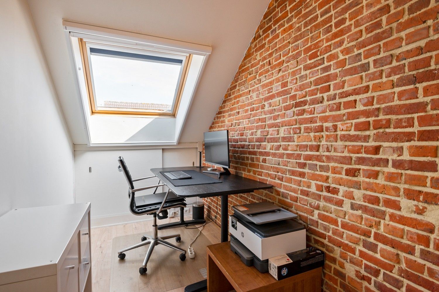 Charmante en lichtrijke woning met 2 slaapkamers en aangename groene tuin op toplocatie in Ekeren! foto 12