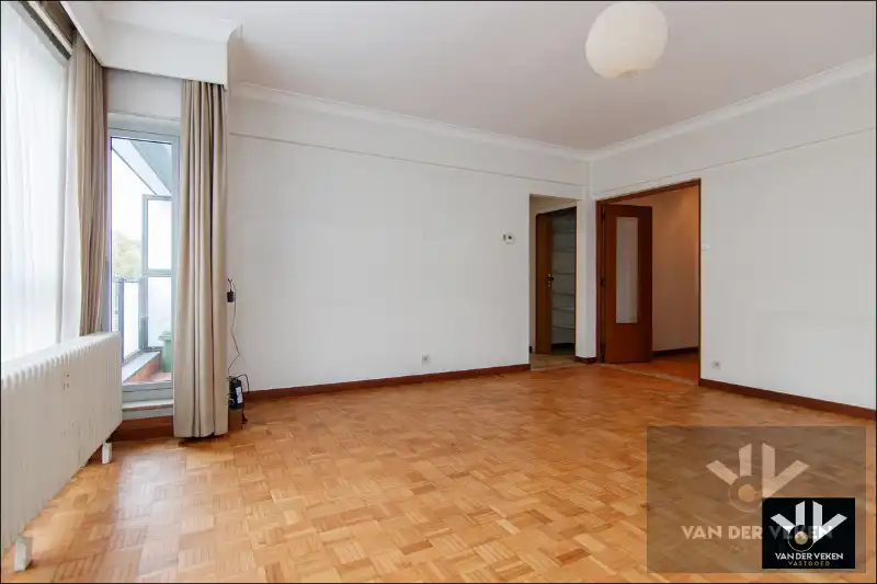 Op te frissen, lichtrijk appartement op toplocatie in bruisend Hasselt foto 9