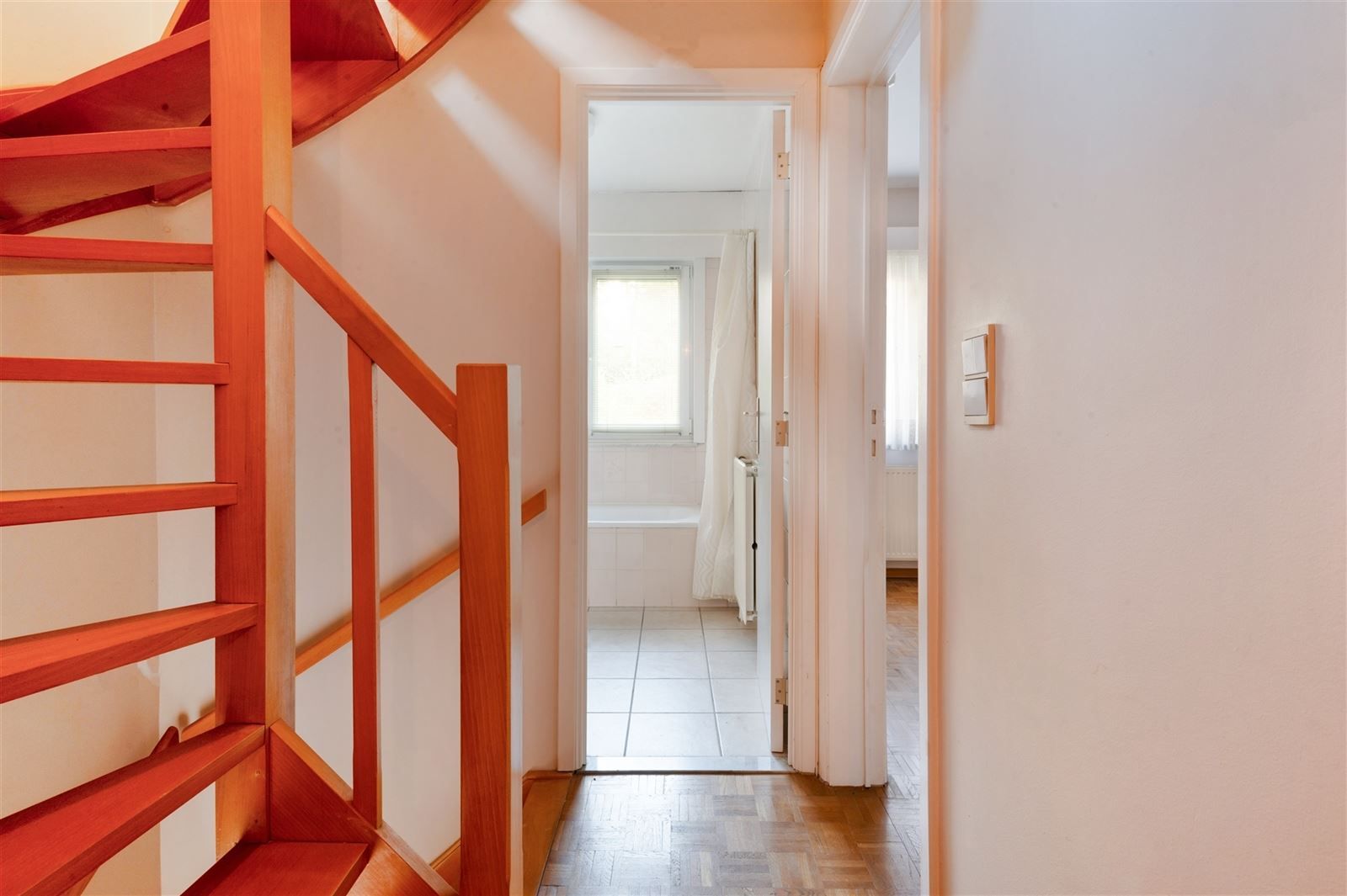 Lichtrijke woning met tuin en garage foto 7